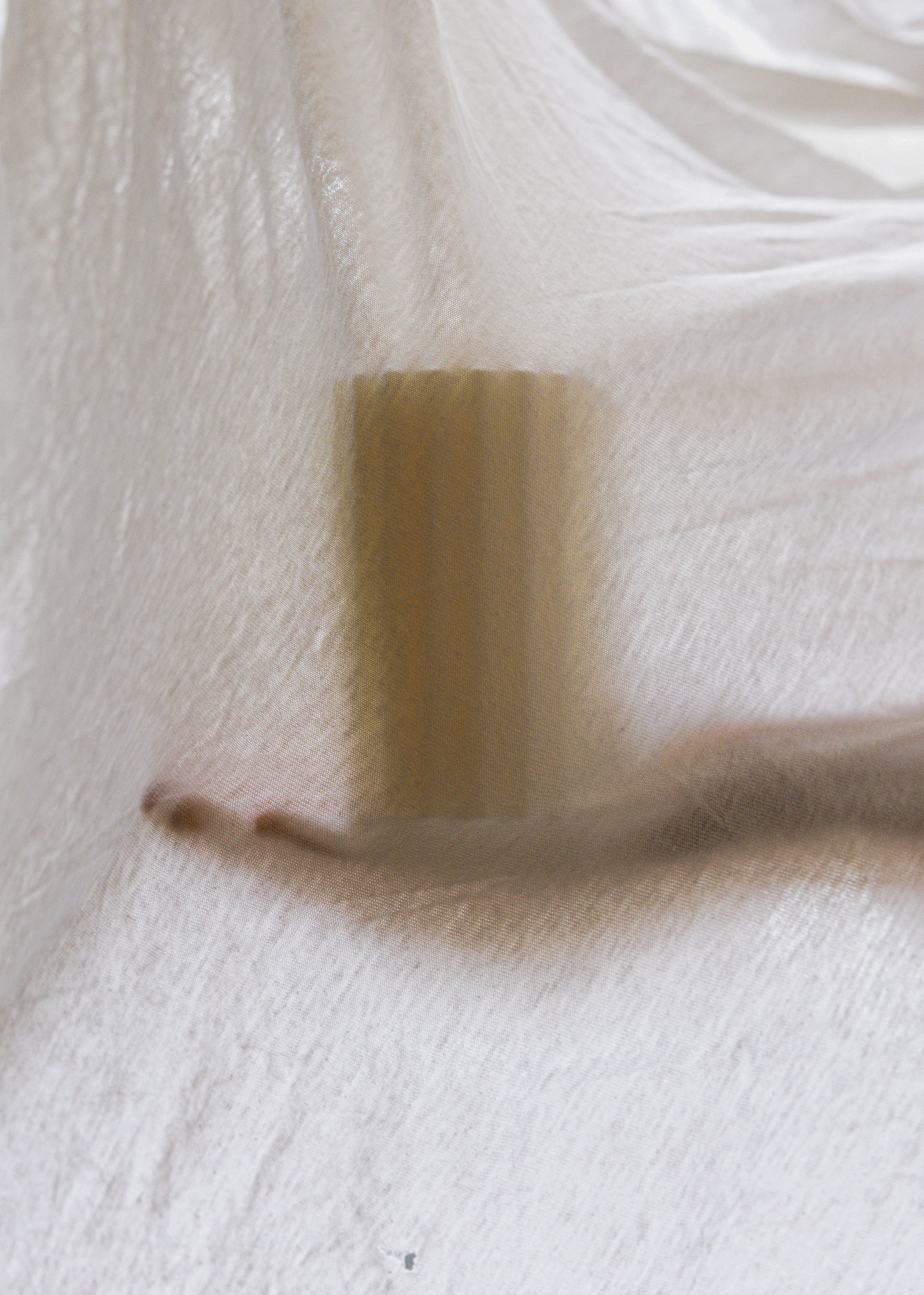 LLIOR natural wax candle on linen beeswax soy paraffin free